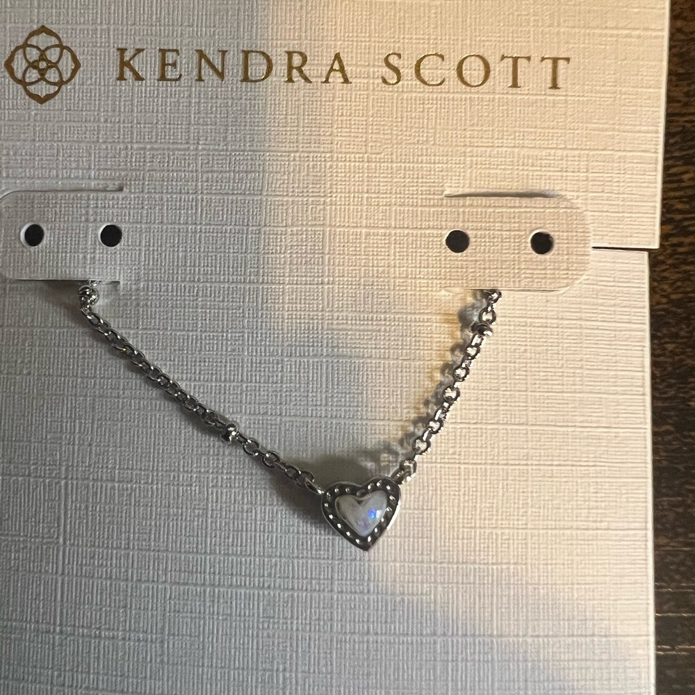 NWT Kendra Scott Mini Ari Heart Satellite Pendant Necklace in Mother of Pearl - Picture 2 of 15